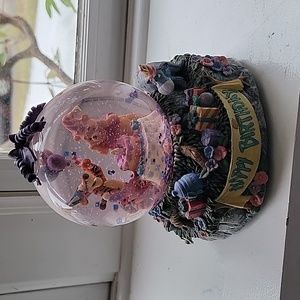 DISNEY Musical Snowglobe Winnie-the-Pooh